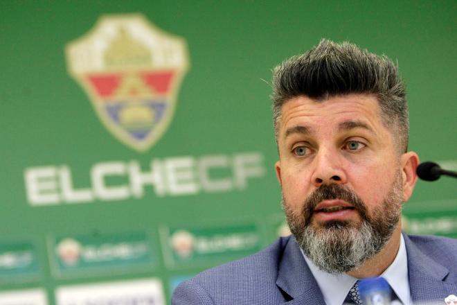 El sueño de Bragarnik: El Elche seguirá en sus manos y ascenderá a lo más alto