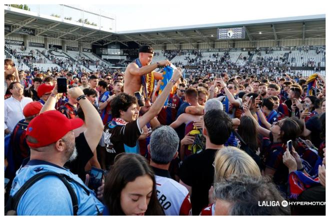 El Levante multado por la celebración del ascenso